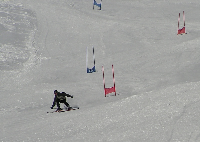 Włochy, 2006.02.19-25 090.jpg - Alberto nie idzie na kompromisy!.. :))) Siedzi na tyłach jak koń. ;)))